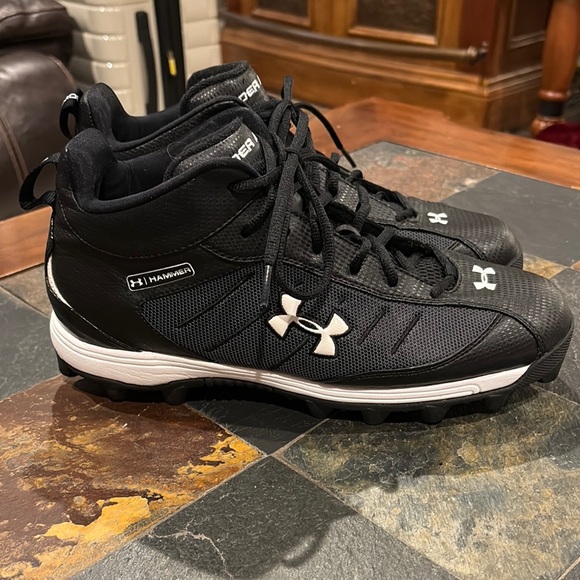 Under Armour Black and White football cleats. EUC